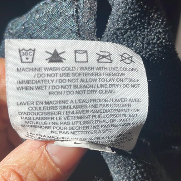 Nike THERMA-FIT Solid Black Long Sleeve Hoodie Women’s S/P - Picture 7 of 7